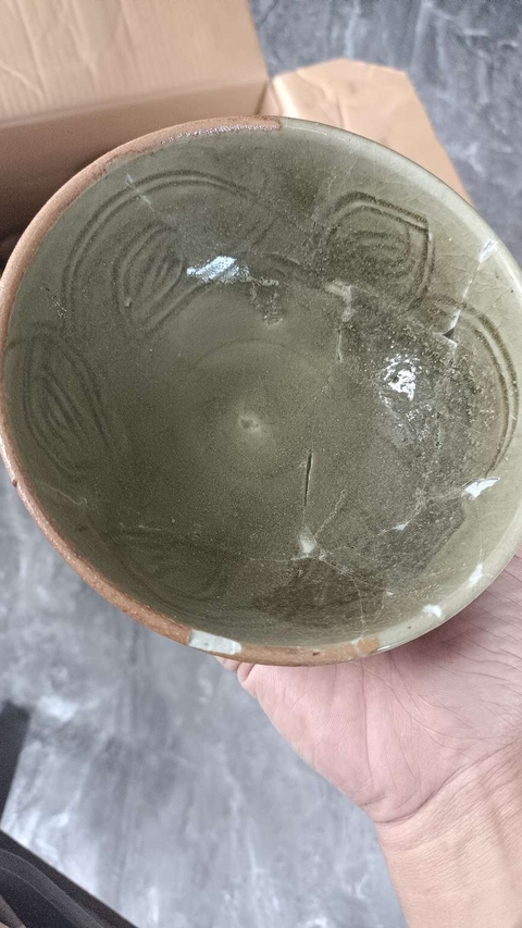 古玩陶瓷龍泉青瓷刻花碗真品鑒賞圖