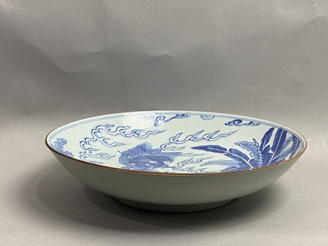 古玩陶瓷青花麒麟望月紋大盤真品鑒賞圖
