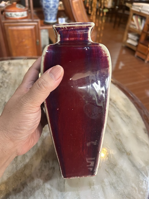 古玩陶瓷窯變紅釉四方瓶真品鑒賞圖