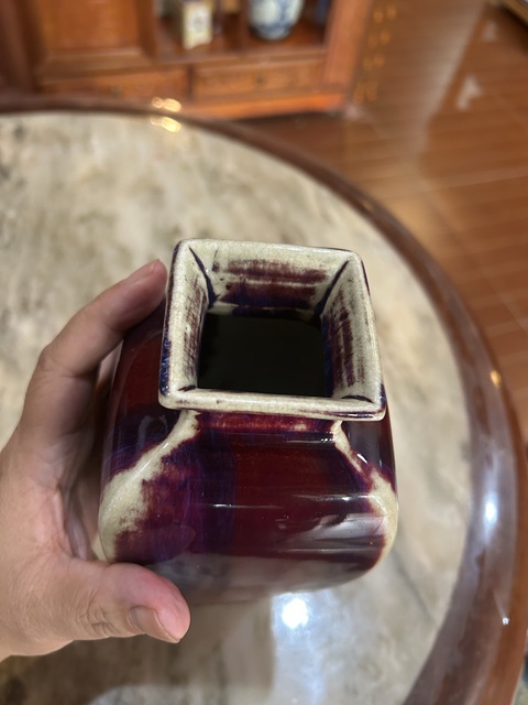 古玩陶瓷窯變紅釉四方瓶真品鑒賞圖