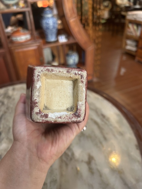 古玩陶瓷窯變紅釉四方瓶真品鑒賞圖