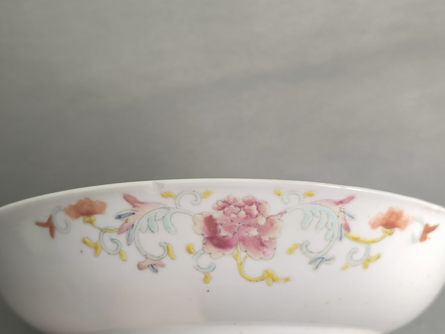 古玩陶瓷粉彩黃釉底萬壽無疆深腹盤真品鑒賞圖