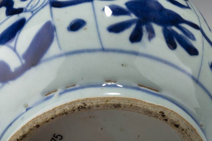 古玩陶瓷明晚·青花開窗瑞獸花卉紋錐把瓶拍賣，當前價格4032元
