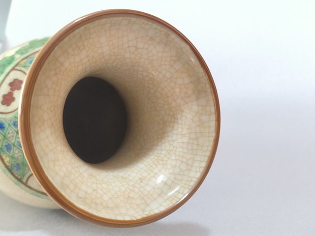 古玩陶瓷五彩人物觀音瓶真品鑒賞圖