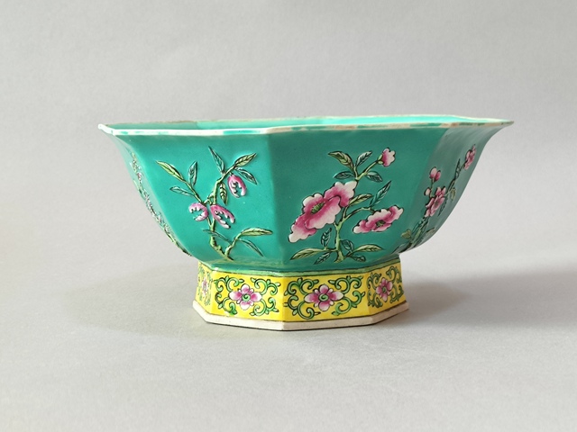 古玩陶瓷高浮雕花卉紋八方貢碗真品鑒賞圖