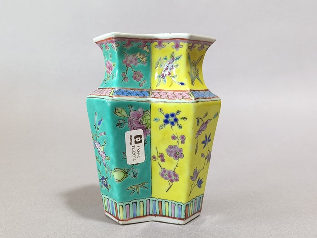 古玩陶瓷民國(guó)粉彩花卉紋雙聯(lián)瓶真品鑒賞圖