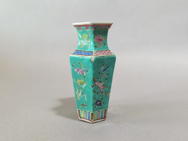 古玩陶瓷民國(guó)粉彩花卉紋雙聯(lián)瓶真品鑒賞圖