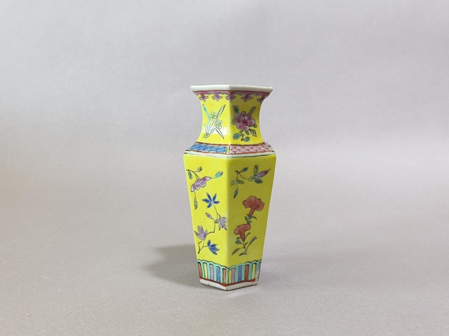 古玩陶瓷民國(guó)粉彩花卉紋雙聯(lián)瓶真品鑒賞圖