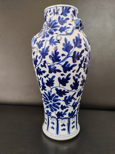 古玩陶瓷花卉紋螭龍青花瓶真品鑒賞圖
