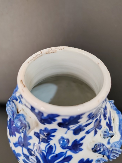 古玩陶瓷花卉紋螭龍青花瓶真品鑒賞圖
