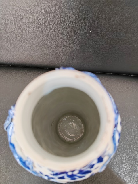 古玩陶瓷花卉紋螭龍青花瓶真品鑒賞圖