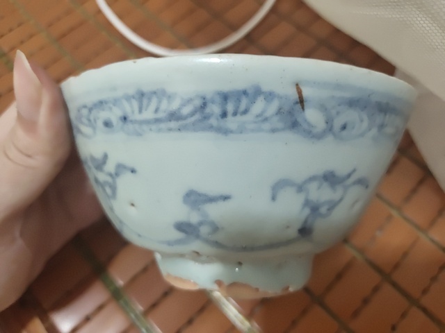 古玩陶瓷明中晚期 青花花卉紋碗真品鑒賞圖