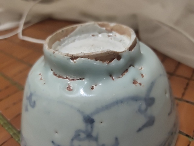 古玩陶瓷明中晚期 青花花卉紋碗真品鑒賞圖