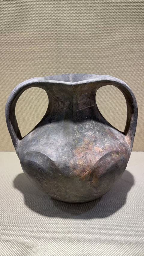古玩陶瓷灰陶羊角壺真品鑒賞圖