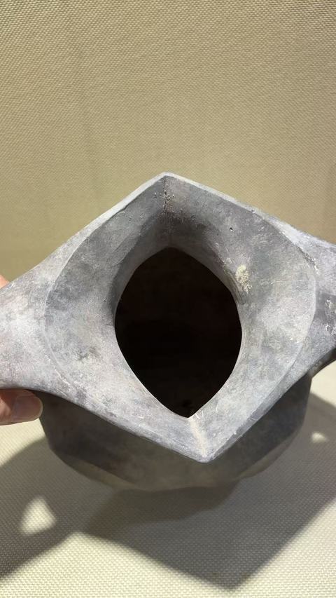 古玩陶瓷灰陶羊角壺真品鑒賞圖