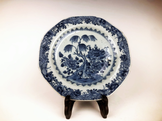 古玩陶瓷清早期·青花柳樹八方盤拍賣，當前價格0元