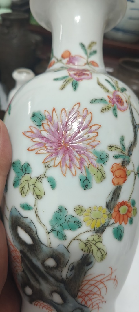 古玩陶瓷花卉紋粉彩觀音瓶真品鑒賞圖