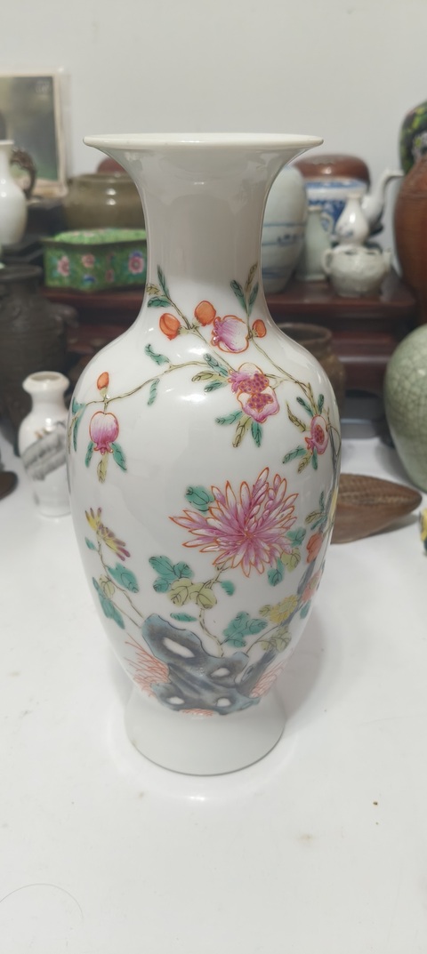 古玩陶瓷花卉紋粉彩觀音瓶真品鑒賞圖