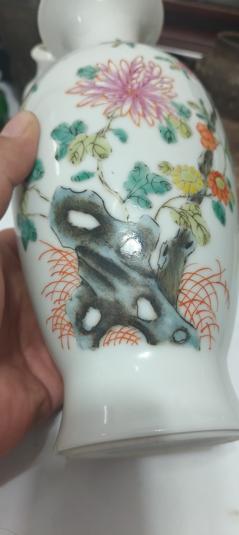 古玩陶瓷花卉紋粉彩觀音瓶真品鑒賞圖