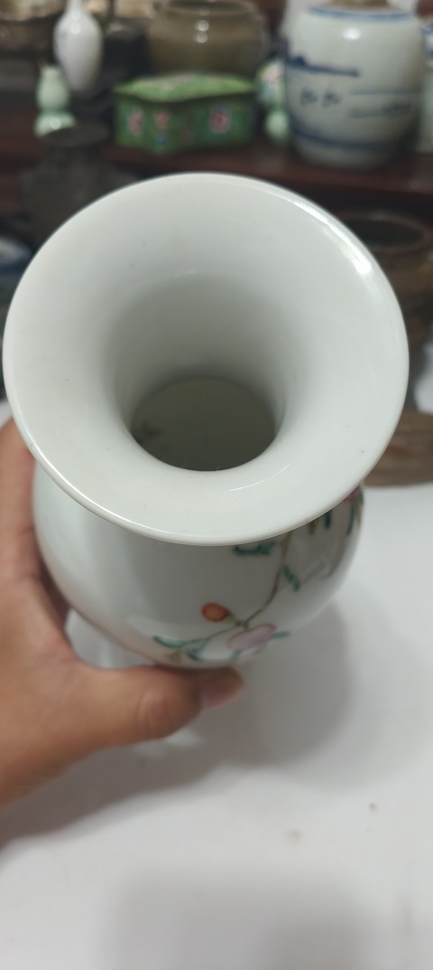 古玩陶瓷花卉紋粉彩觀音瓶真品鑒賞圖