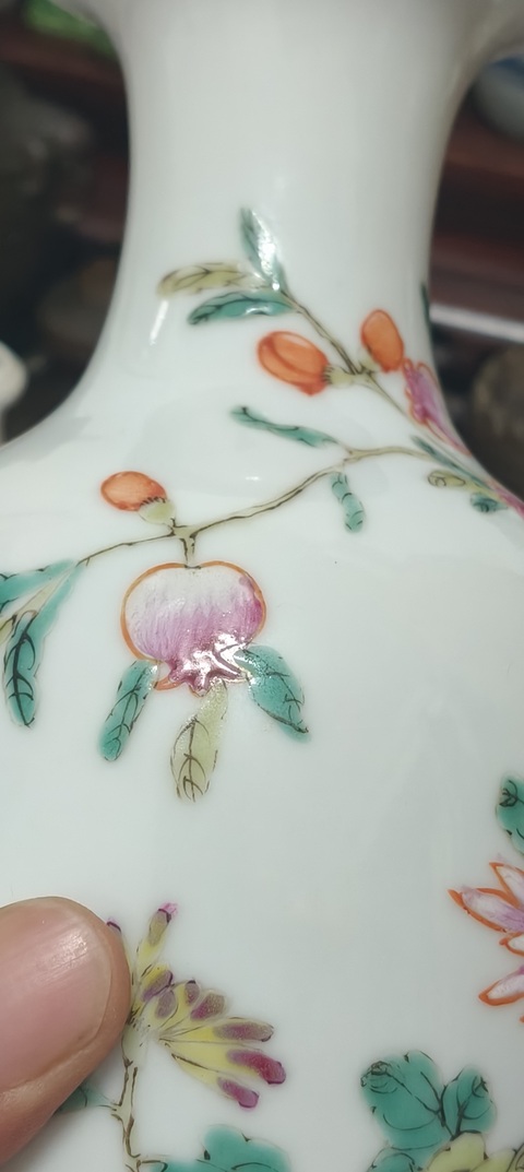 古玩陶瓷花卉紋粉彩觀音瓶真品鑒賞圖