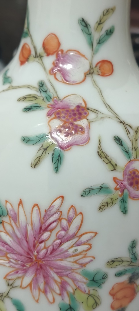 古玩陶瓷花卉紋粉彩觀音瓶真品鑒賞圖