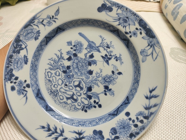 古玩陶瓷花鳥紋青花盤真品鑒賞圖
