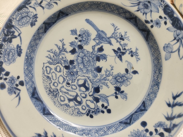 古玩陶瓷花鳥紋青花盤真品鑒賞圖