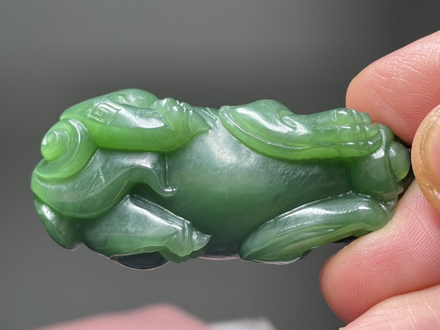 古玩玉器和田碧玉雕“貔貅”把件真品鑒賞圖