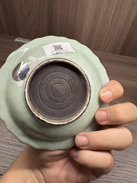 古玩陶瓷豆青暗刻葵口盤真品鑒賞圖
