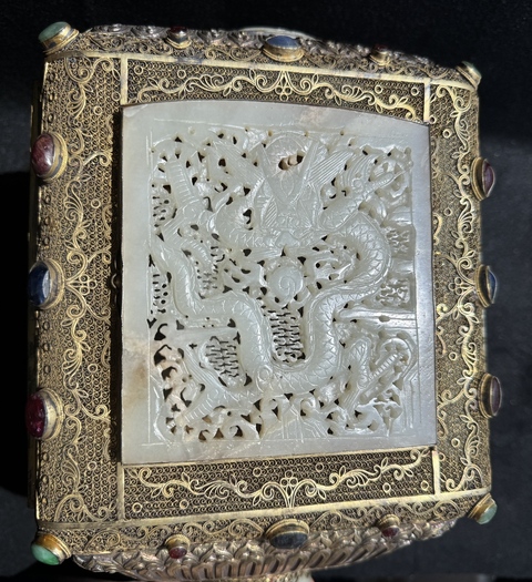 古玩玉器蕾絲鎏金嵌白玉龍紋板宮燈真品鑒賞圖