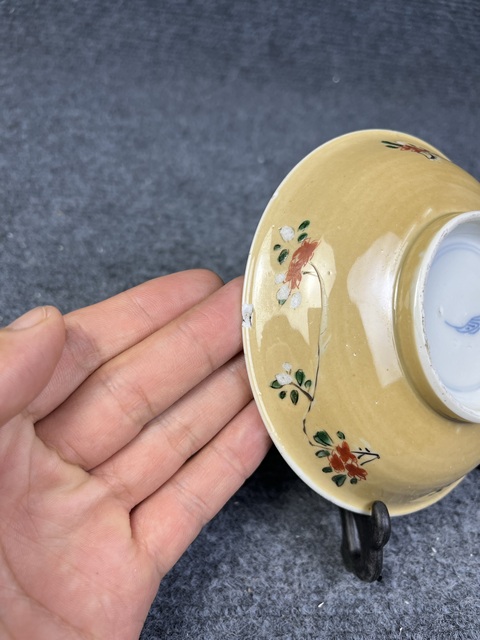 古玩陶瓷康熙五彩米黃釉盤拍賣,當(dāng)前價(jià)格888元