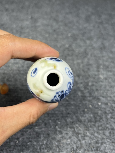古玩陶瓷青花釉里紅獅子滾繡球鼻煙壺拍賣,當前價格1888元
