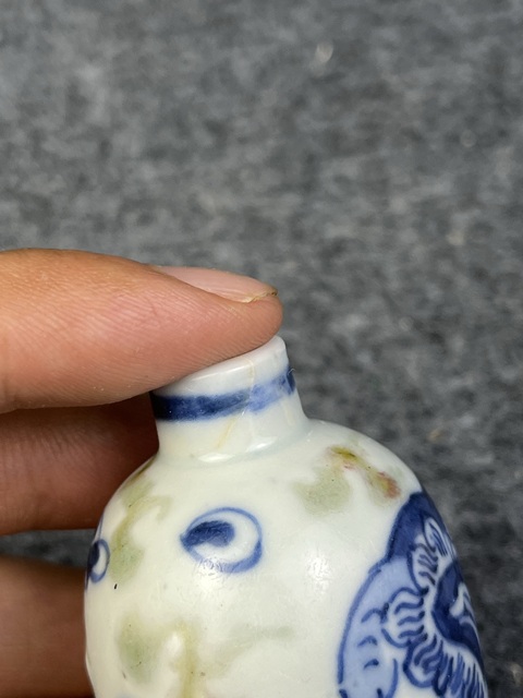 古玩陶瓷青花釉里紅獅子滾繡球鼻煙壺拍賣,當前價格1888元