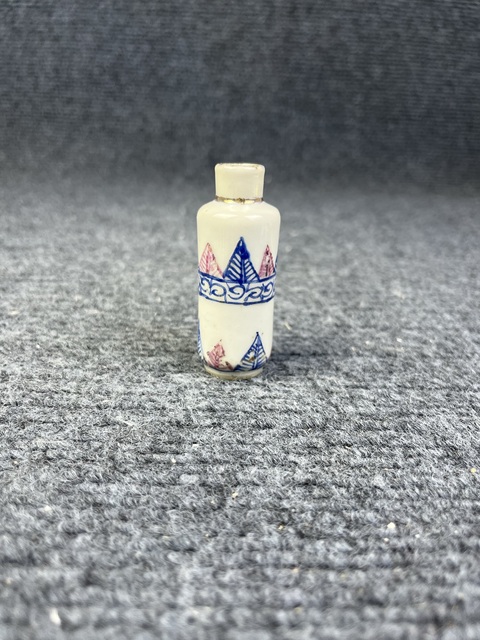 古玩陶瓷粉彩鼻煙壺拍賣,當(dāng)前價(jià)格888元