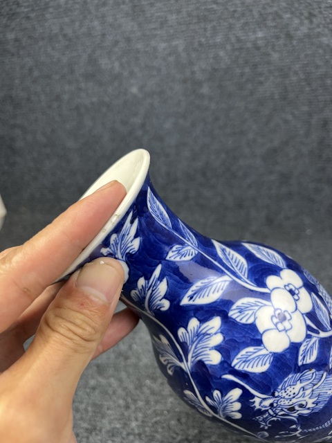 古玩陶瓷青花留白雙龍穿花紋觀音瓶拍賣(mài)，當(dāng)前價(jià)格2988元