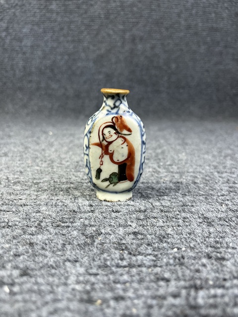 古玩陶瓷青花加彩人物紋鼻煙壺拍賣，當(dāng)前價(jià)格788元