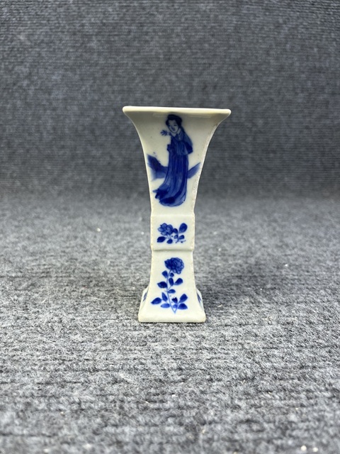 古玩陶瓷青花人物花卉紋四方小花觚真品鑒賞圖
