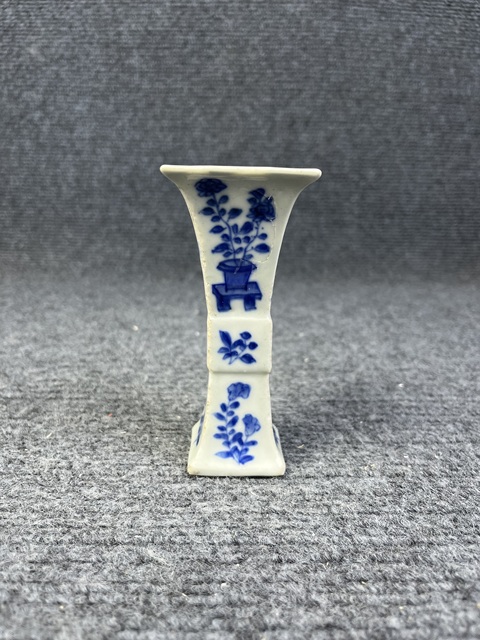 古玩陶瓷青花人物花卉紋四方小花觚真品鑒賞圖
