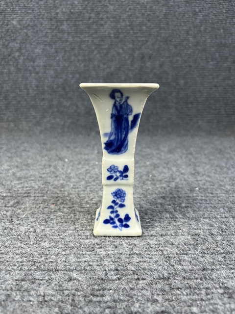 古玩陶瓷青花人物花卉紋四方小花觚真品鑒賞圖