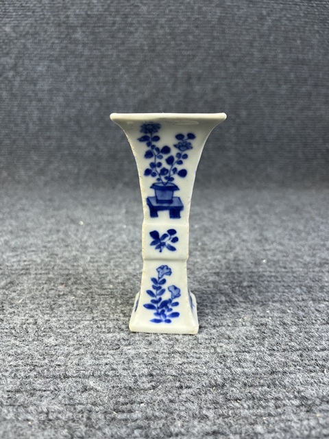 古玩陶瓷青花人物花卉紋四方小花觚真品鑒賞圖