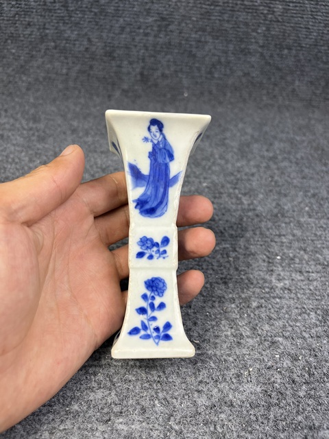 古玩陶瓷青花人物花卉紋四方小花觚真品鑒賞圖