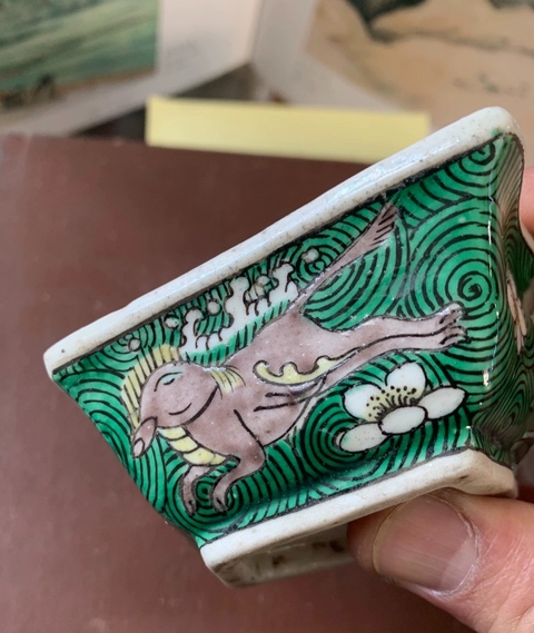 古玩陶瓷清晚期 素三彩海水怪獸攢盤真品鑒賞圖