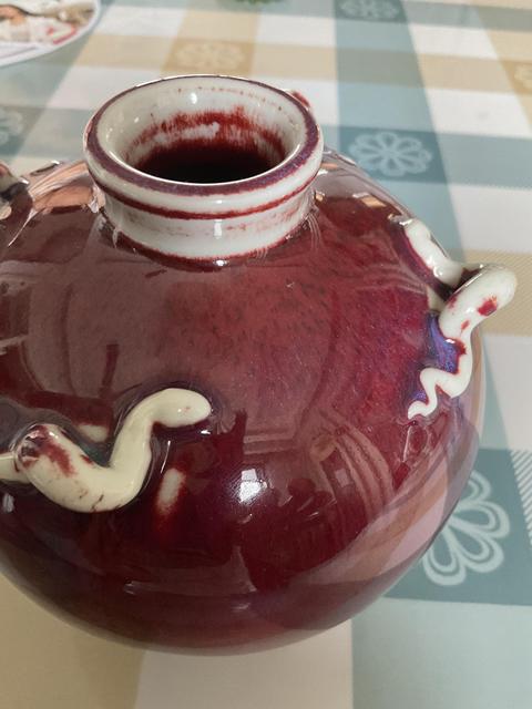 古玩陶瓷紅釉瓶真品鑒賞圖