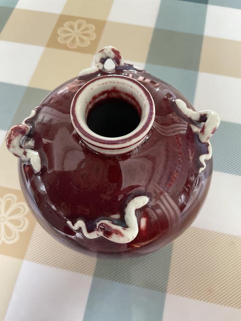 古玩陶瓷紅釉瓶真品鑒賞圖