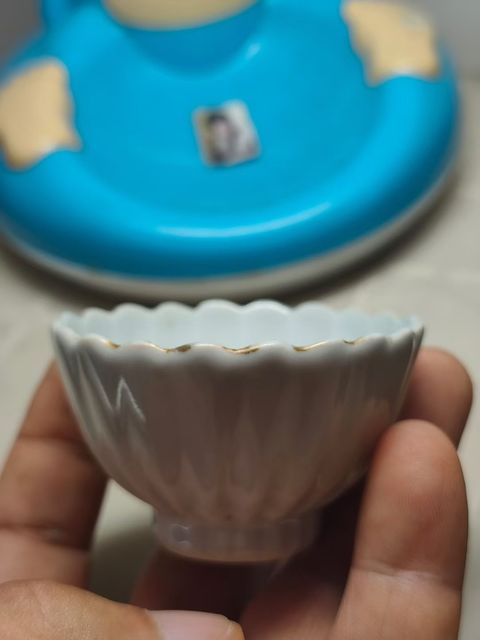 古玩陶瓷花口杯真品鑒賞圖