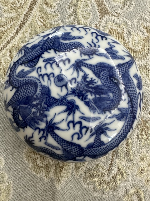 古玩陶瓷龍紋青花印泥盒真品鑒賞圖