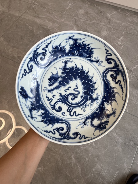 古玩陶瓷摩羯龍紋青花盤真品鑒賞圖