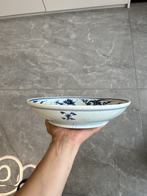 古玩陶瓷摩羯龍紋青花盤真品鑒賞圖