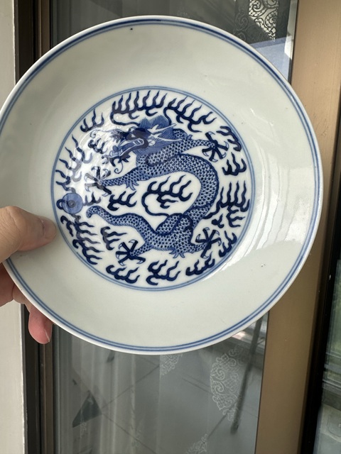 古玩陶瓷青花雙龍戲珠紋臥盤真品鑒賞圖